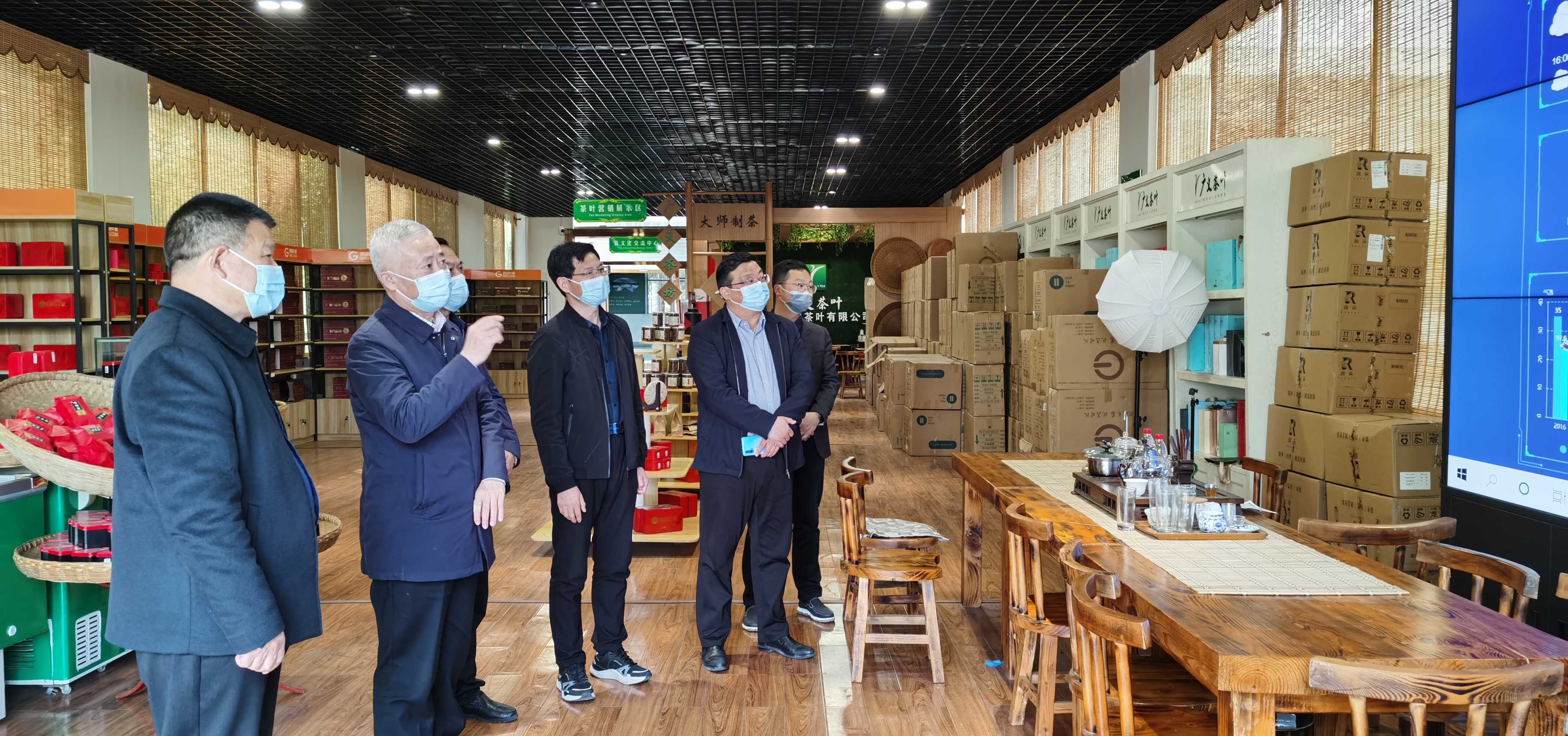 2022年4月1日，信陽市胡亞才市長(zhǎng)來廣義茶印象園，關(guān)心春茶生產(chǎn)，指導(dǎo)春茶生產(chǎn)工作